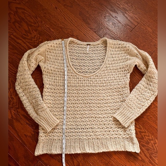 Free People knitted sweater in cream. Size small women’s - Picture 2 of 7